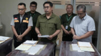 kementerian K2MI Direktur Jenderal Pemberdayaan Kementerian P2MI M. Fachri saat menerima tiga jenazah pekerja migran Indonesia dari Taiwan melalui Bandara Internasional Soekarno-Hatta, Tangerang, Banten pada Minggu (10/5/2026) malam. (Foto: Humas KP2MI)