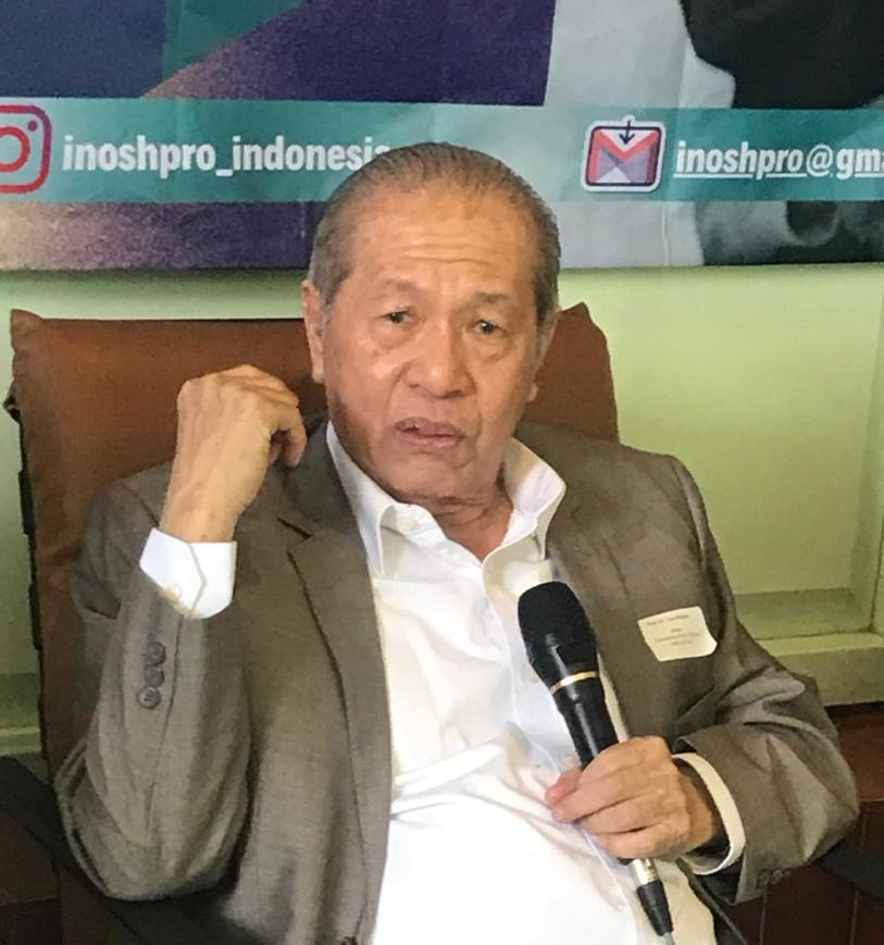 Prof. Dr. dr. Tan Malaka, MOH, DrPH, SpOk, HIU.